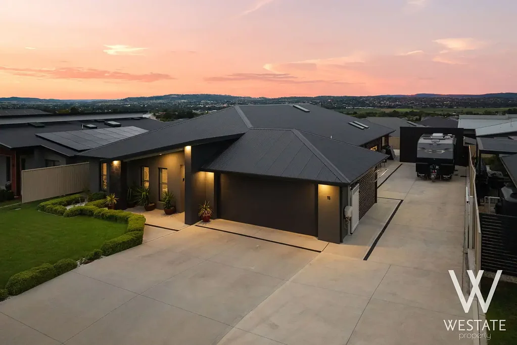 Kelso 4 Slaapkamer LUXURY LIVING. PANORAMIC VIEWS. UNRIVALLED POSITION