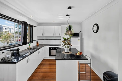 Southport 2 Slaapkamer Affordable Body Corporate Fees - Prime Location