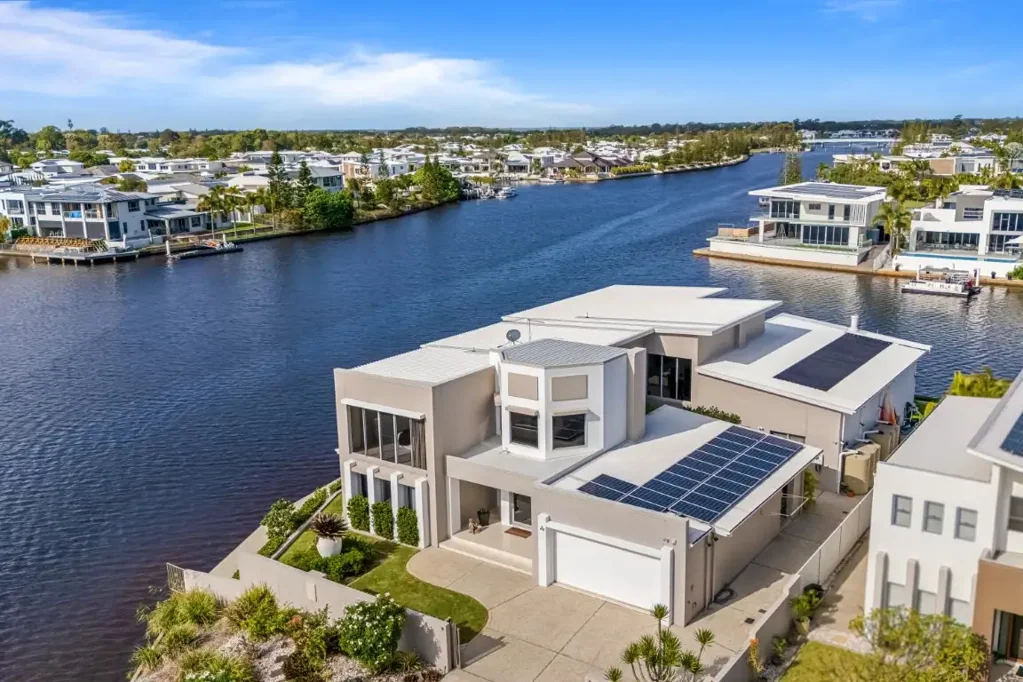 Pelican Waters 5房  UNRIVALLED WATERFRONT LIVING, 68M CANAL FRONTAGE