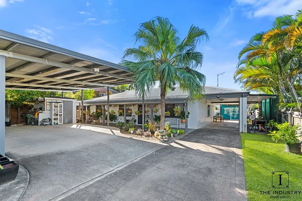 Smithfield 3房  Tradie's Haven - Secure Space, Big Block & Endless Potential