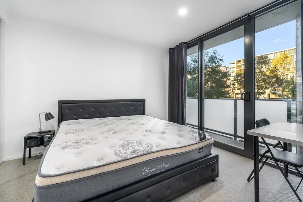 Fully Furnished 2-Bedroom Apartment in the Heart of Lyneham – Convenient & Modern Living