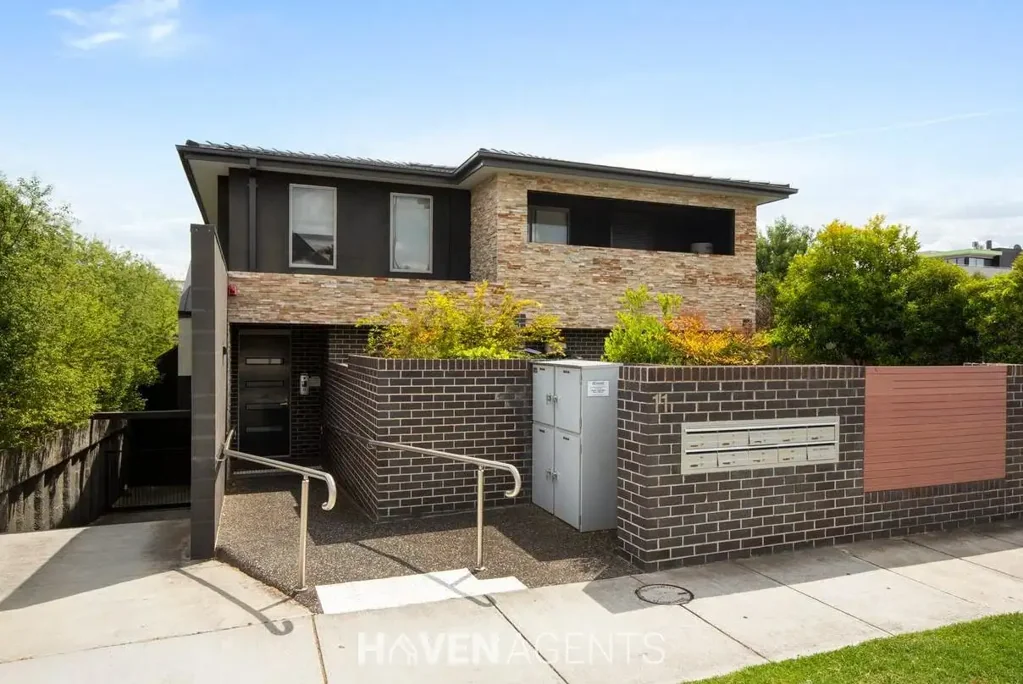 MODERN TWO BEDROOM APARTMENT ** FURNISHED OR UNFURNISHED!