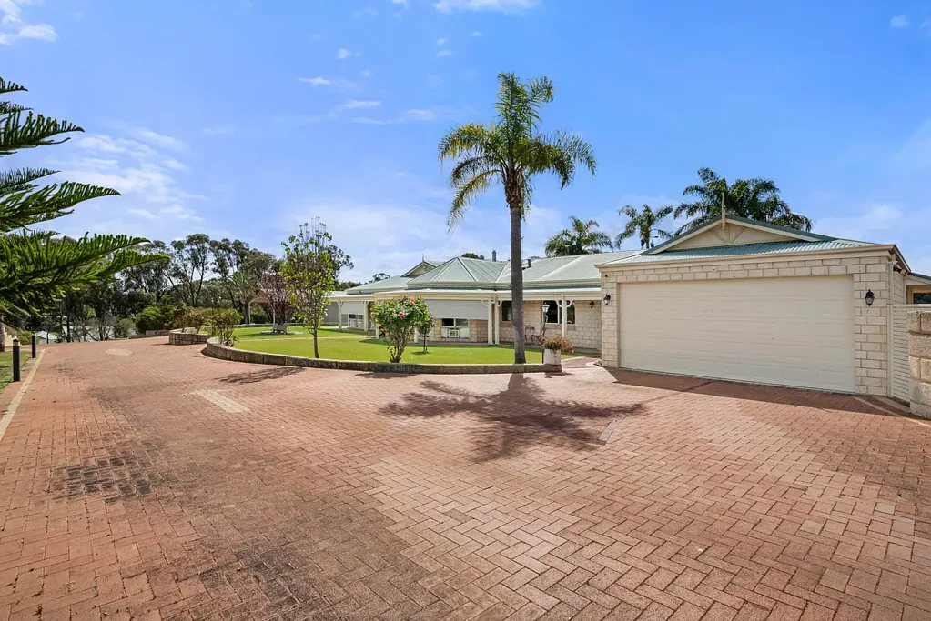 Baldivis 6Kwarto SPACE, VIEWS & SERIOUS SHED APPEAL ON 4.5 ACRES