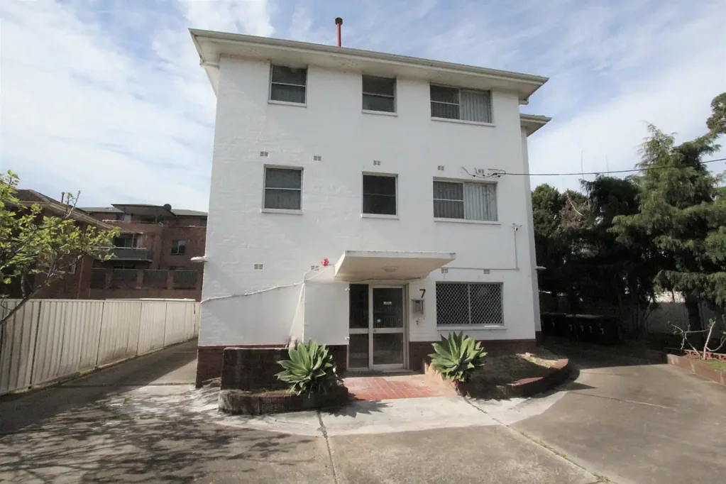WALK TO ALL AMENITIES