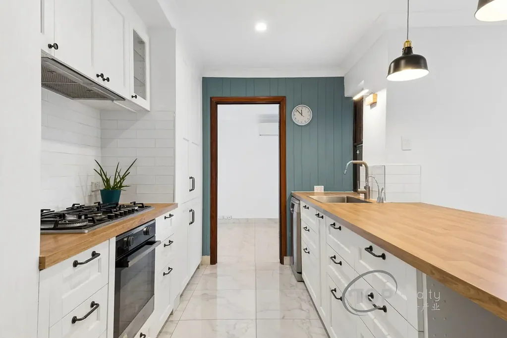 Willetton 4બેડરૂમ BEAUTIFULLY RENOVATED & CONVENIENTLY LOCATED!