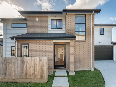 Manly 4房 尊贵生活，尽享奢华！步行至学校与海滩，家庭理想之选！ Modern Living with Comfort, Space & Style!