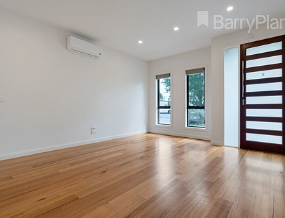 1/2 Spratling Street, Reservoir, VIC 3073, 3 slaapkamers, 2 badkamers, Townhouse