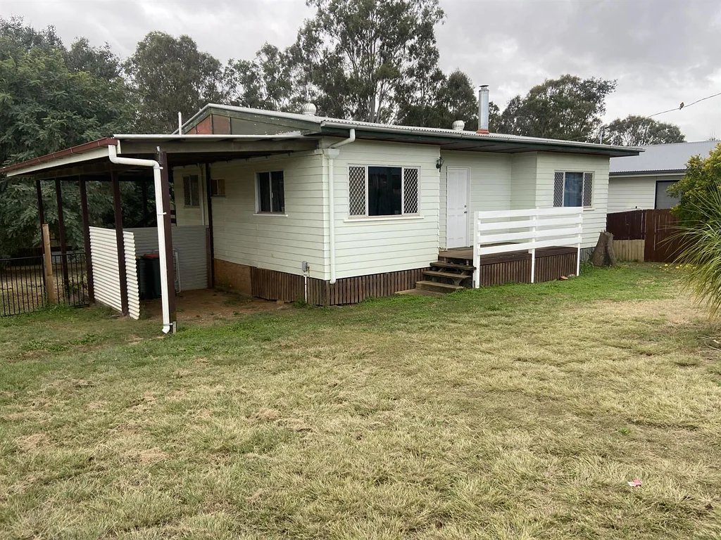 6 Hawthorne Street, Nanango, QLD 4615