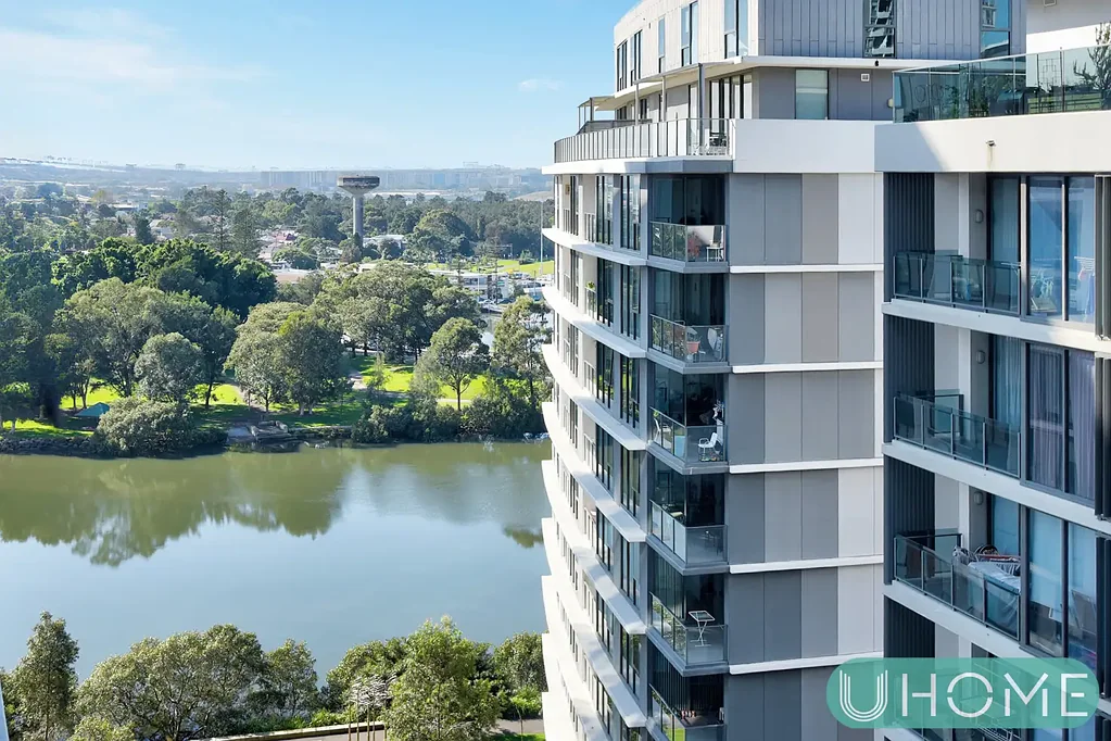 Wolli Creek 1chambre Modern Lifestyle with Side Water Glimpse in Prime Location