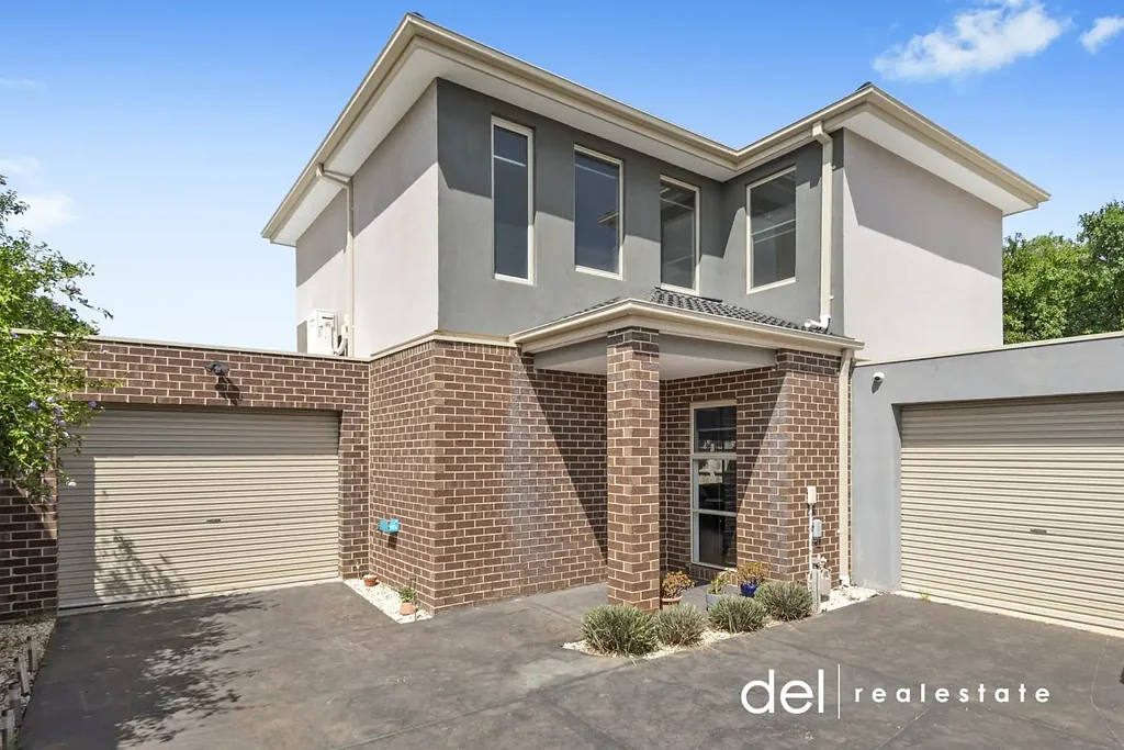 Spacious Townhouse in Great Location!