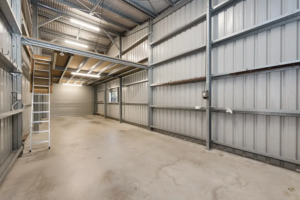 Mount Louisa 3房  Big Shed with Mezzanine Level + Big TESSLER Battery with Solar PLUS Loads of extra's!