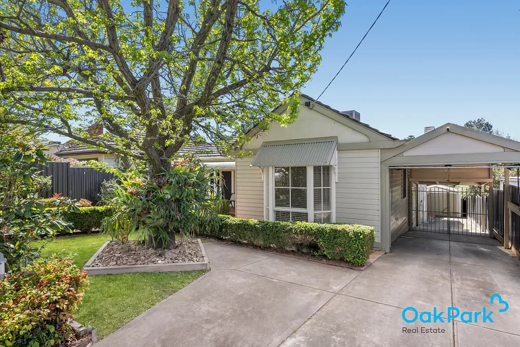 Oak Park 4ਬੈੱਡਰੂਮ 'A Family Entertainer with Unmatched Lifestyle Appeal'- Private Sale By Negotiation