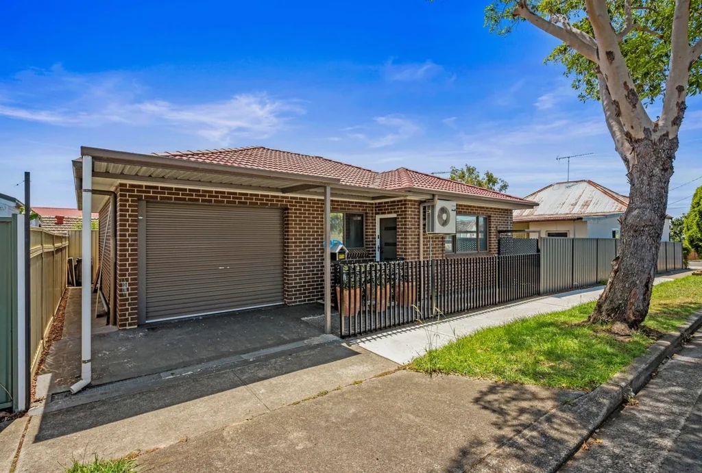 Well-Presented 2-Bedroom Flat with 2 Bathrooms and Garage in Convenient Auburn Location!!