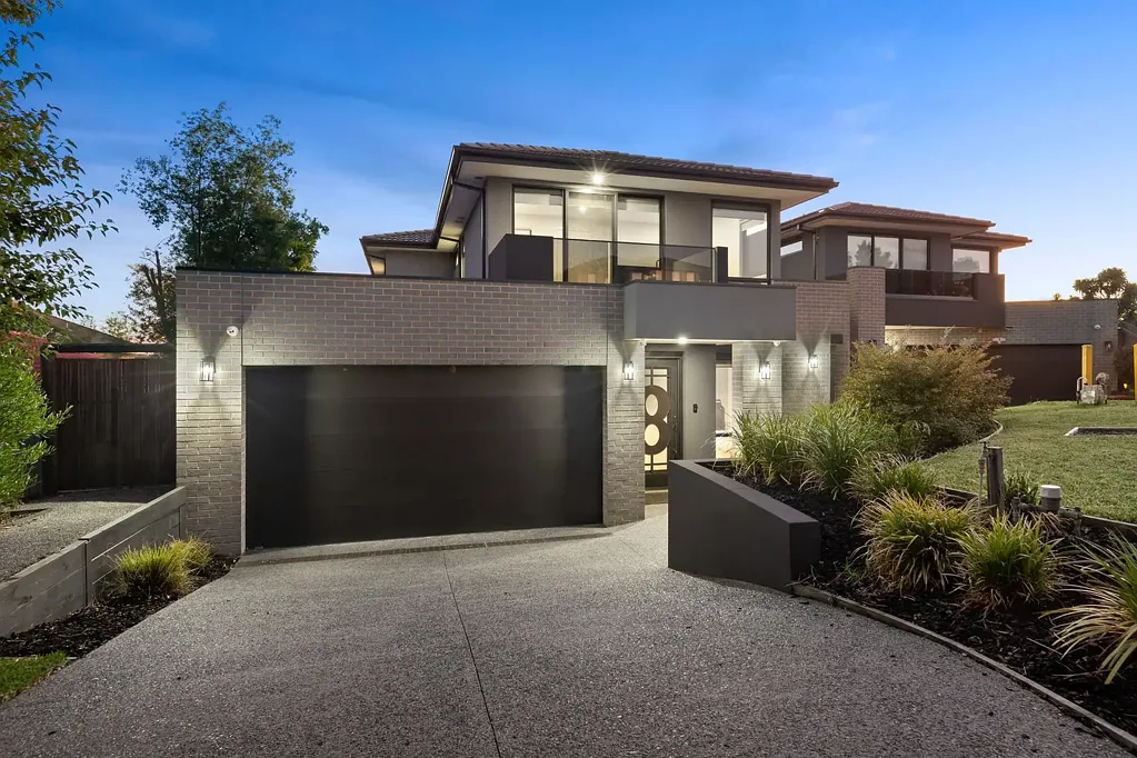 Doncaster East 5Moenga Inspection By Appointment - Please Contact Agent - Contemporary Elegance in a Serene Court Setting