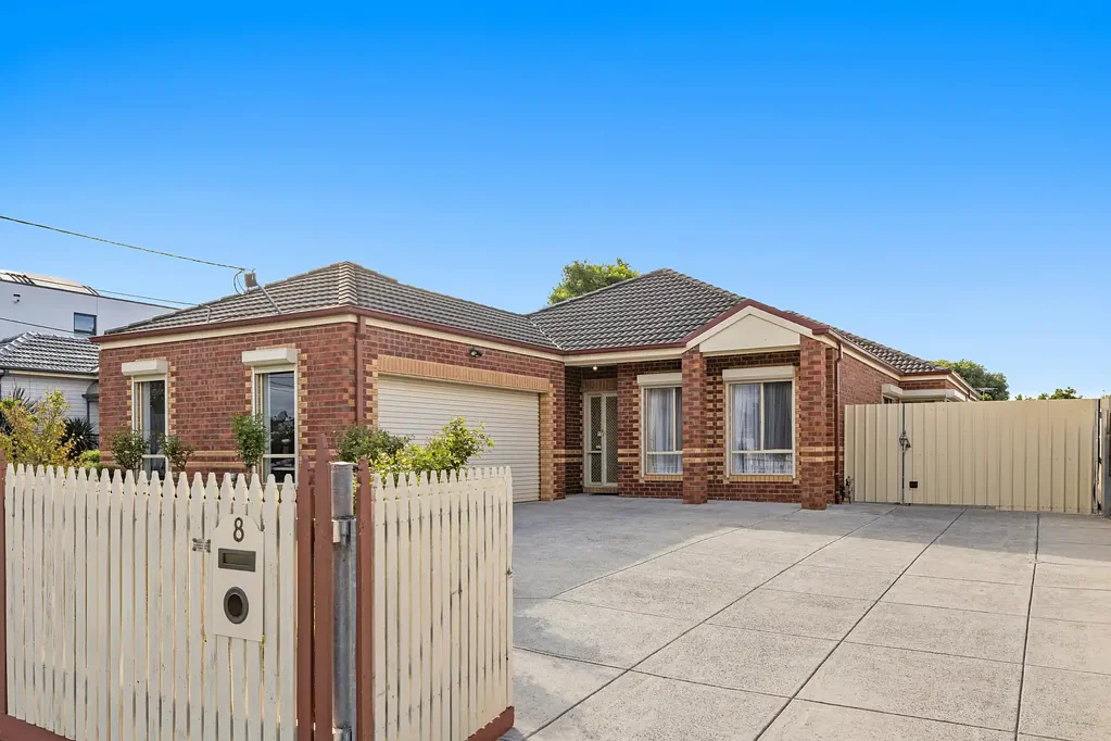8 Melbourne Avenue, Glenroy, VIC 3046