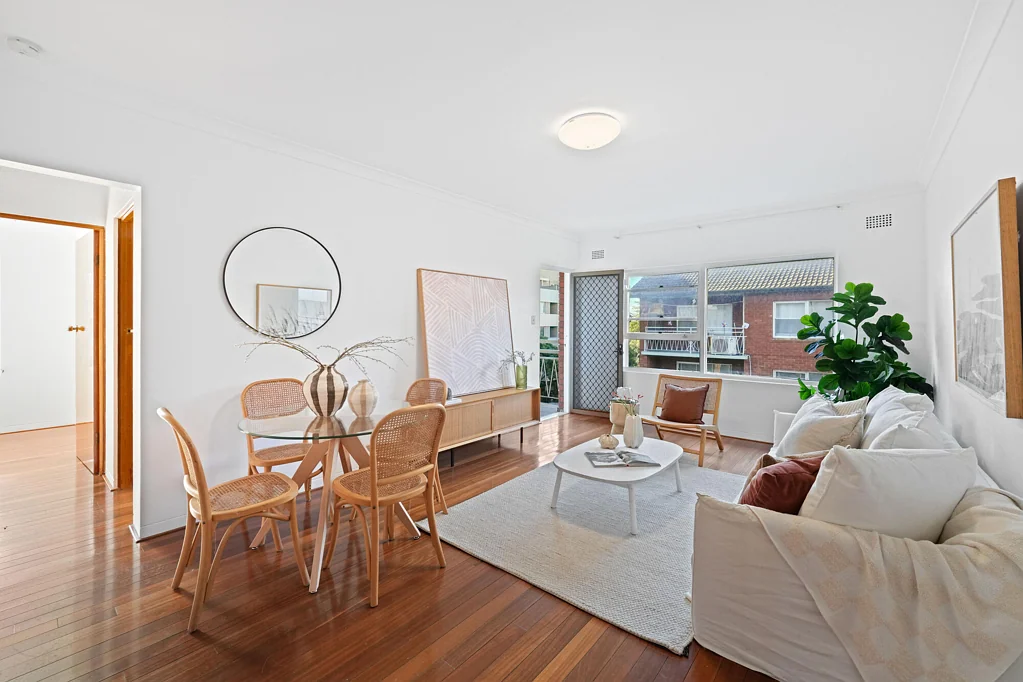 Burwood 2ਬੈੱਡਰੂਮ North-Facing double brick unit in the Heart of Burwood