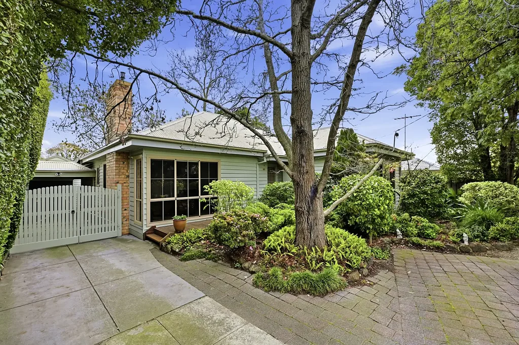 Blackburn 3침실 Charming 1950s flair and an appealing modern reimagination!