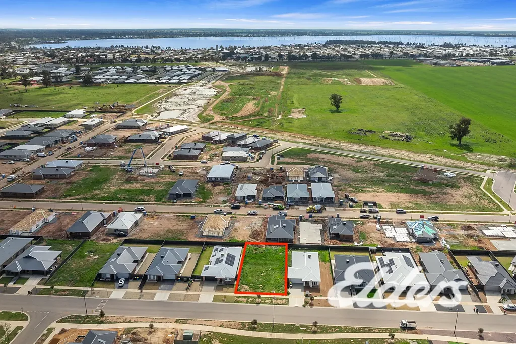 Yarrawonga Fully Serviced & titled 630m2 Vacant Lot in Thriving Glanmire Park Estate.