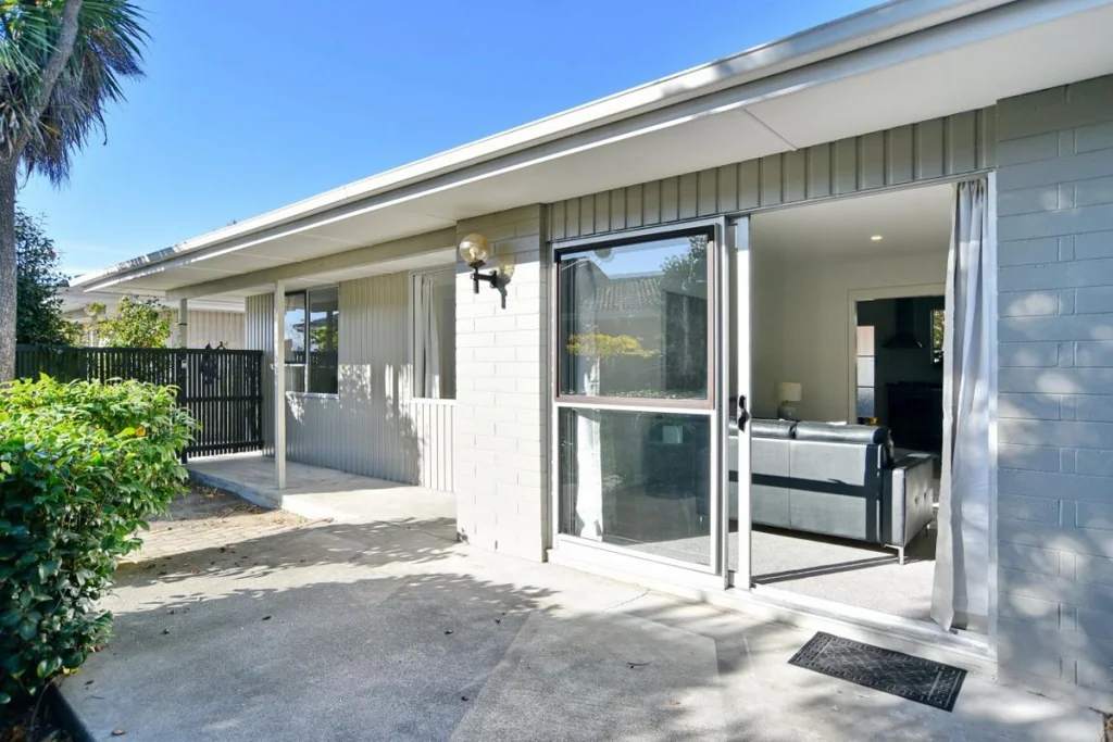 Russley 3房  Great Starter Opportunity in Convenient Location!