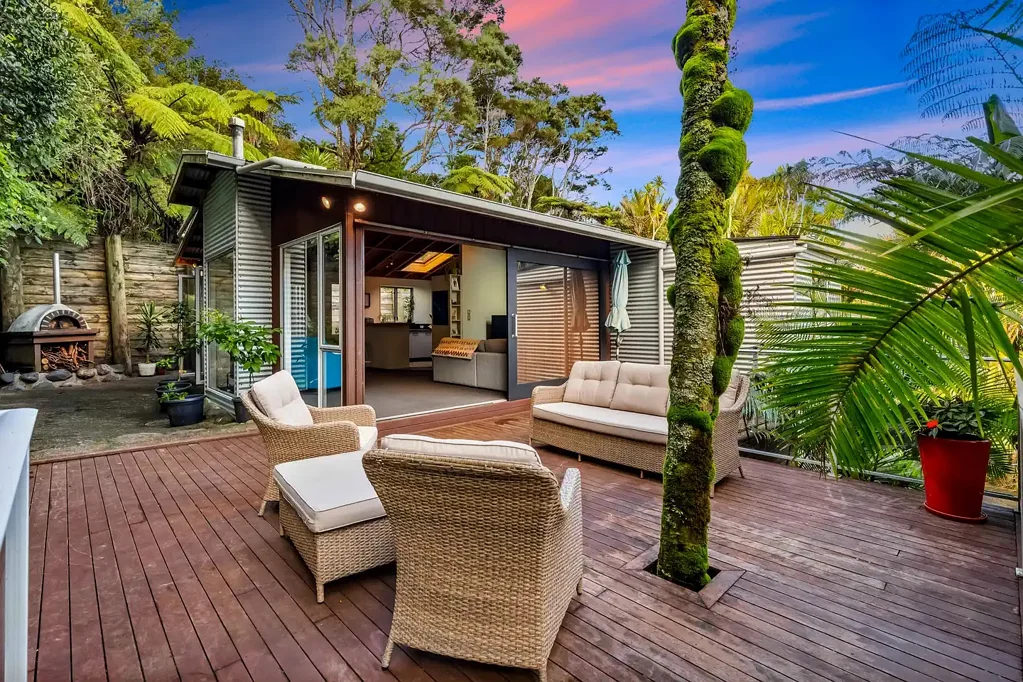 Titirangi 3 Bedroom LOOKING FOR ITS NEW OWNER - Special home seeking love