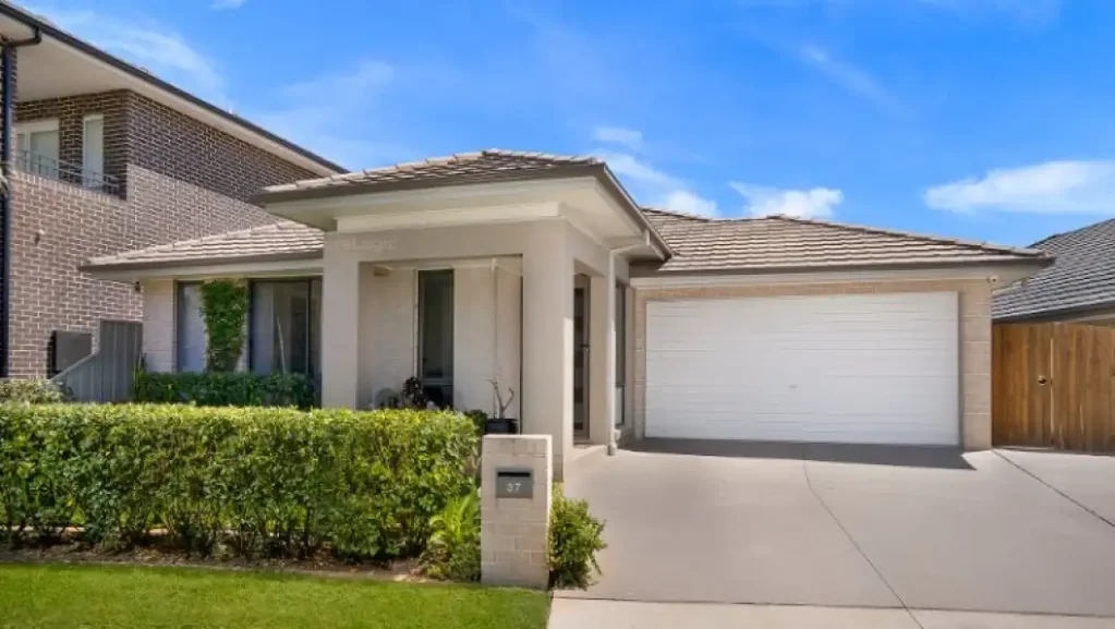 CLOSE TO ALL AMENITIES