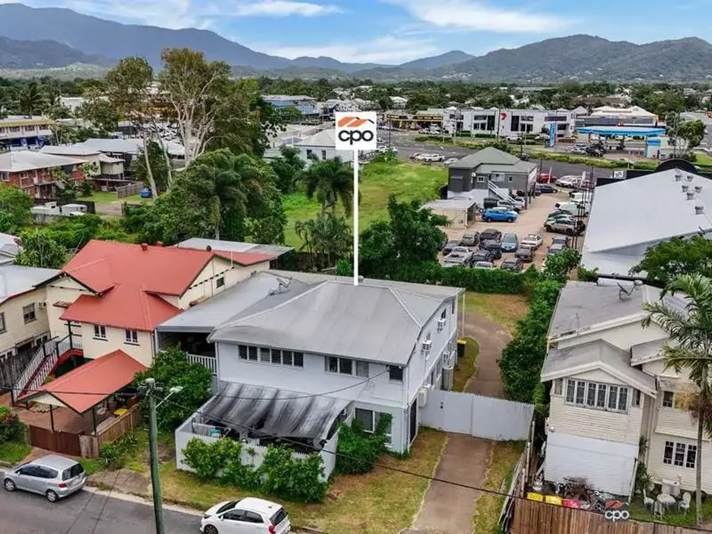 Parramatta Park 10 Bedroom Three Homes In One ! 150 m Stroll To Cairns Central Shopping Centre !