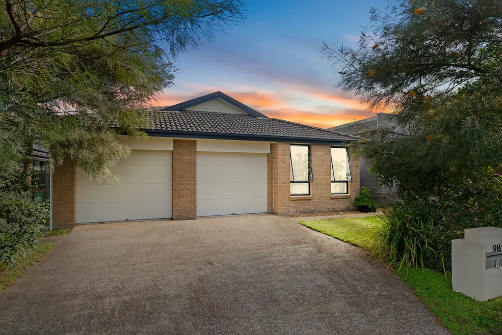 1&2/98 Mercy Circuit, Park Ridge, QLD 4125