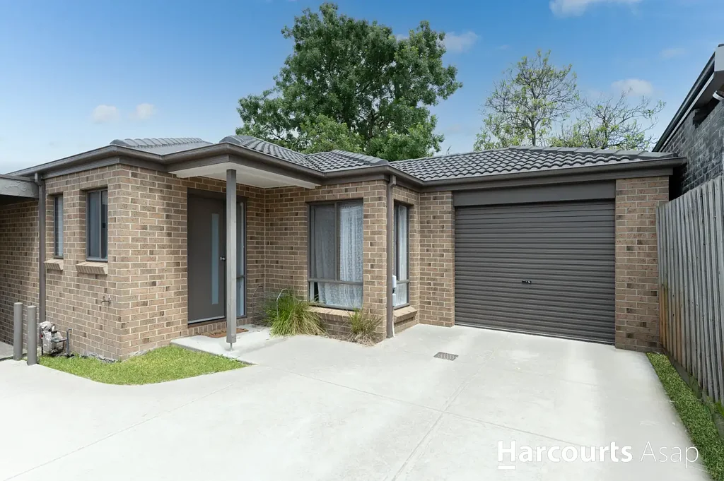 Modern Light-Filled Unit in Doveton