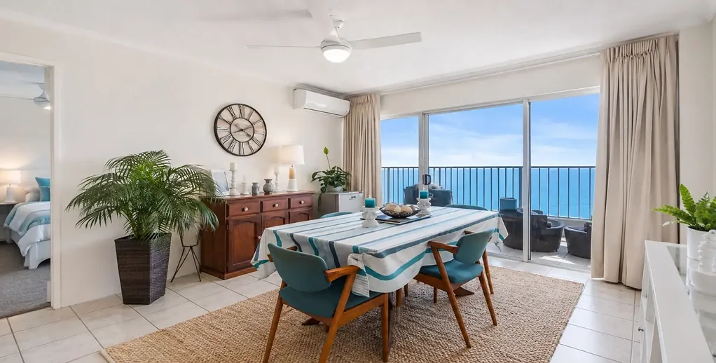 Beach Front 2-Bedroom Apartment – Ocean Views – Surfers Paradise