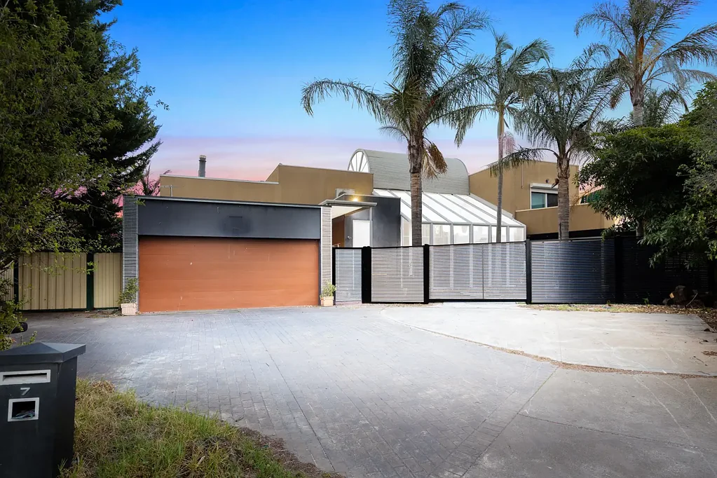 Taylors Lakes 3 Bedroom An Architectural Sanctuary Designed for Family Living