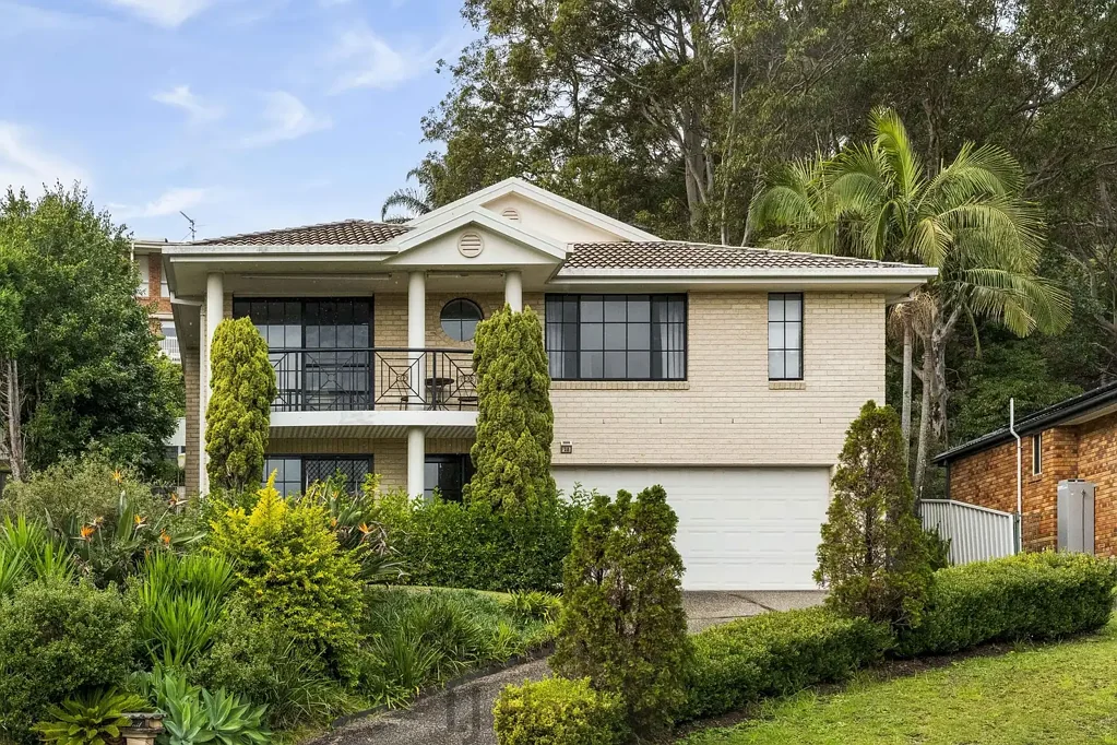 BEAUTIFUL FAMILY HOME IN PRIME LOCATION!