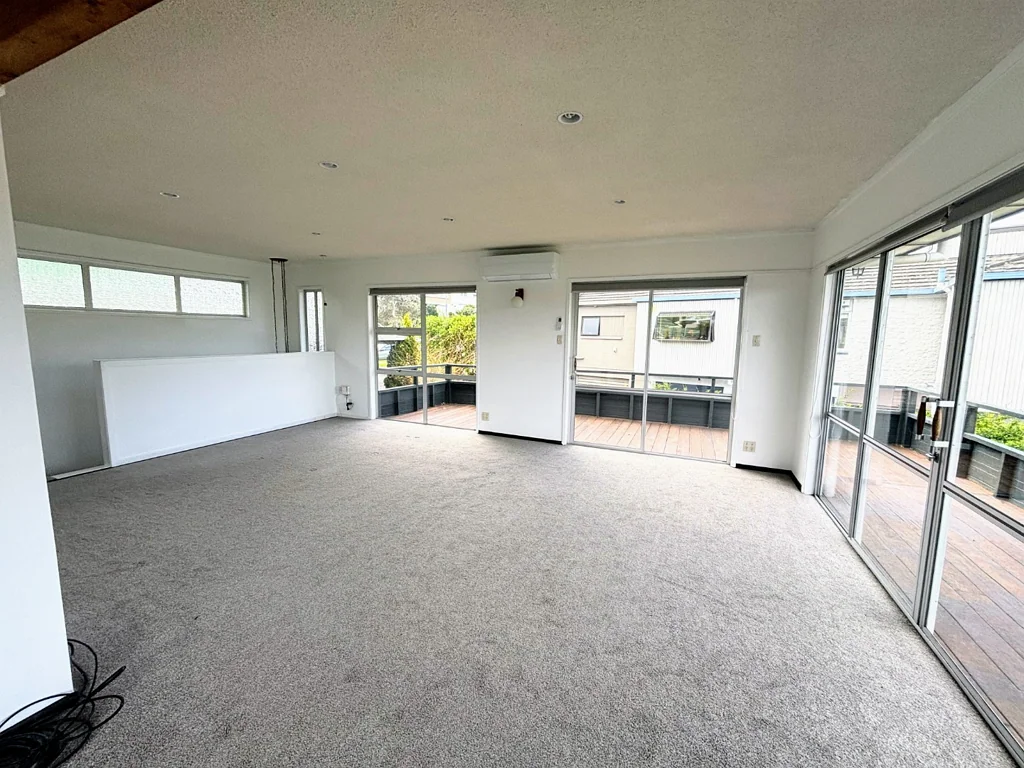 198 Clovelly Road, Bucklands Beach - 4 bedrooms 2 bathrooms