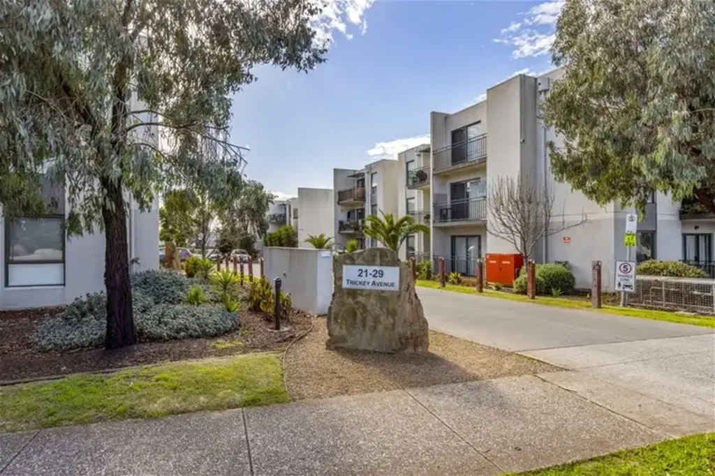 Sydenham 2Zimmer Nest or invest with this spacious 2x2 apartment in amenity-rich location.