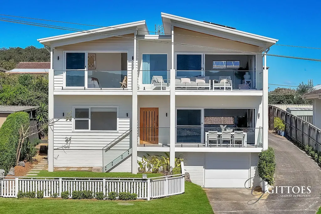 Green Point 4房  Renovated Coastal Retreat & Panoramic Water Views
