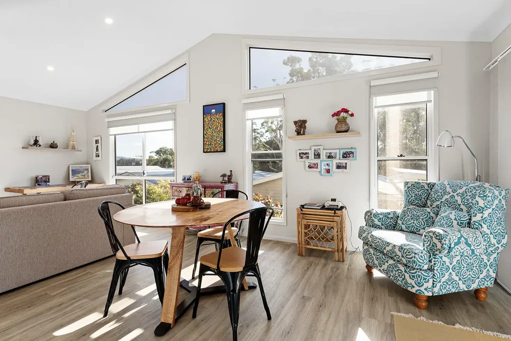 Lake Conjola 2 Bedroom Modern Living with Scenic Views