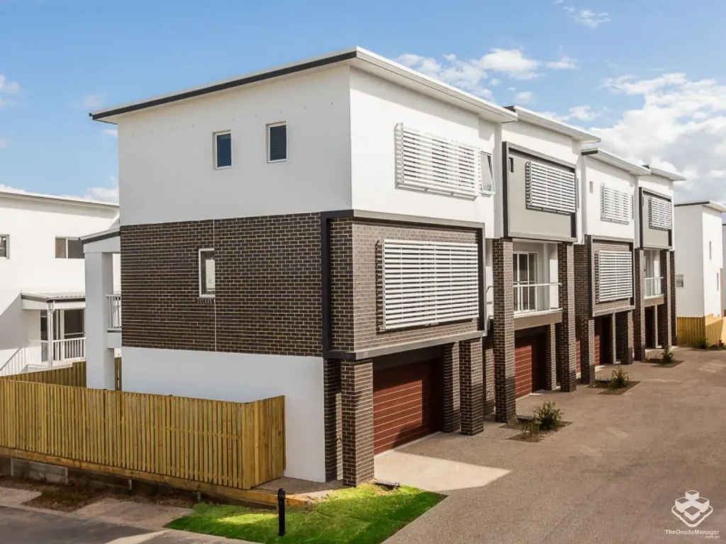 STYLISH MODERN 3BR TOWNHOUSES – CLOSE TO BAYSIDE WATERFRONT!
