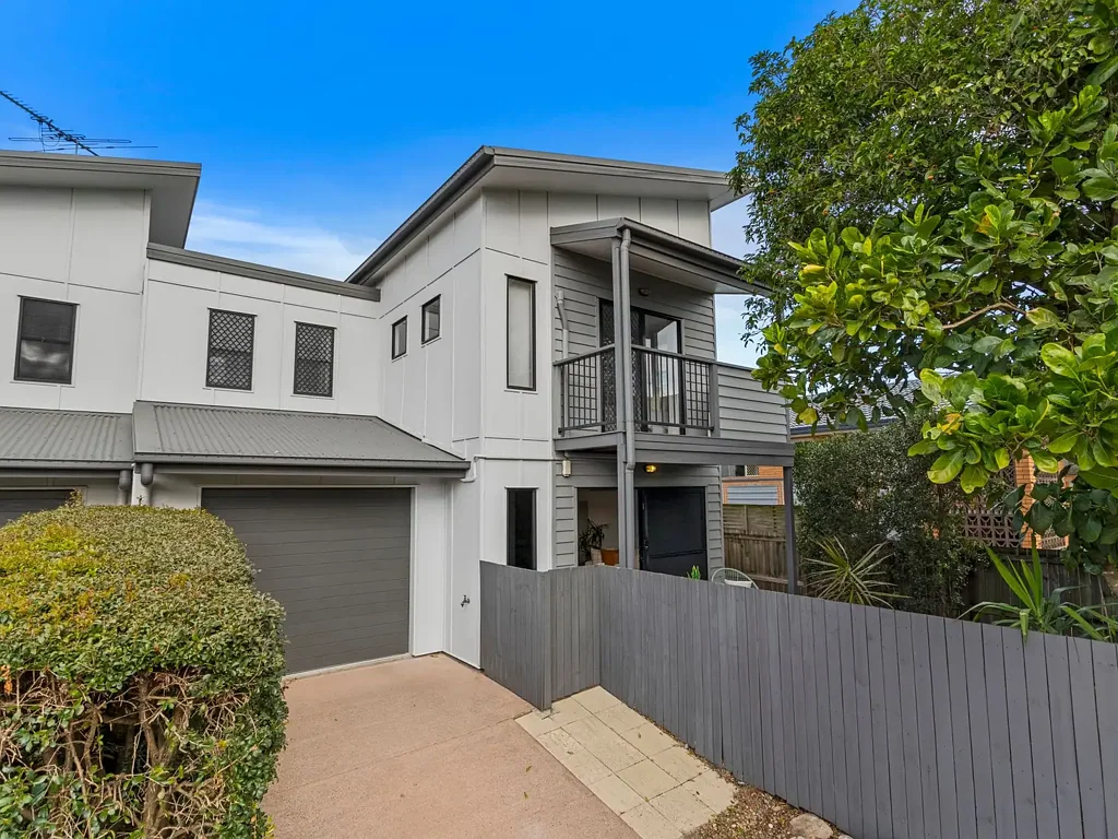 Moorooka 3 Bedroom Charming Townhouse in a Boutique Complex of Four