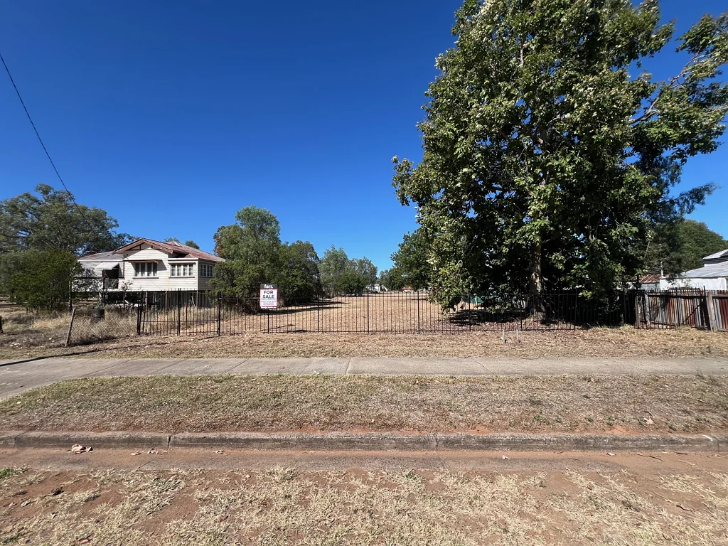 Mitchell  Escape to 3/4 Acre of Prime Land in Rural Queensland!