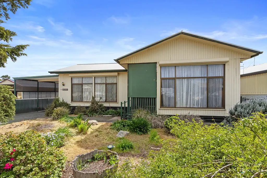 17 Stirrup Street, Saddleworth, SA 5413