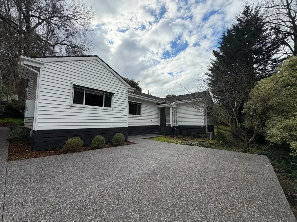 CHARACTER 2 BEDROOM HOME IN PREMIER LOCATION