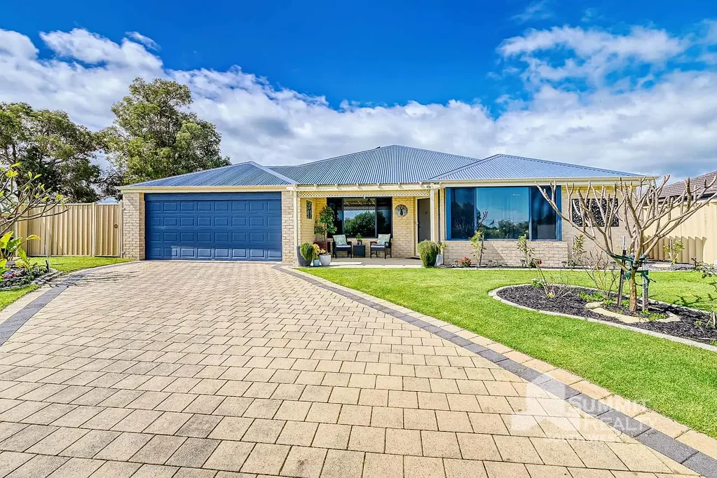Millbridge 4ਬੈੱਡਰੂਮ Family Living in a Convenient Millbridge Location