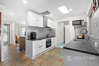 ਰਸੋਈ - 8 Baxendale Way, Camillo, WA 6111
