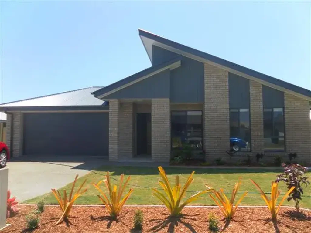 MODERN HOME IN MARINERS COVE