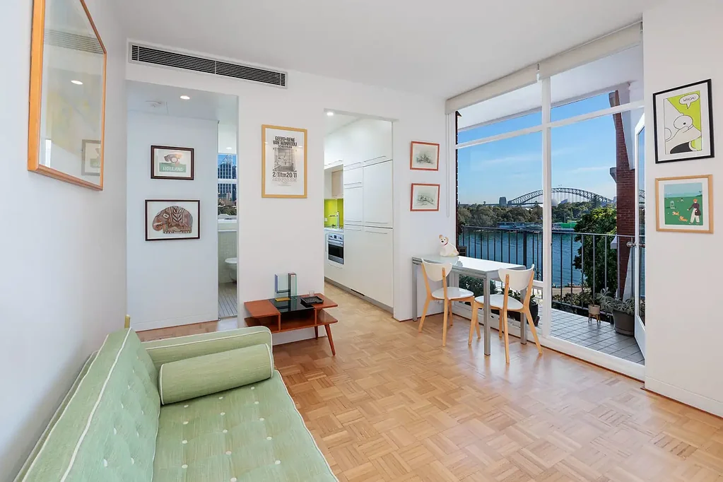 Potts Point 1房 现代化海港景观 朝北阳台享阳光 不锈钢厨房+Smeg炊具 落地窗美景 地暖浴室 宠物友好 高耸天花板 靠近咖啡馆&公交站 绝佳第二住所&投资机会 Radiant 1-Bedroom Haven With Picture-Postcard Harbour Views