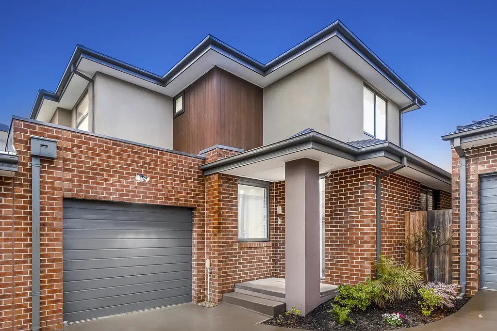 Ashwood 4બેડરૂમ Private Family Retreat with an Exceptional Backyard & Dual Master Design