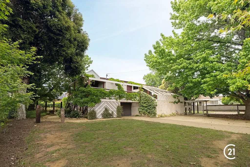 319-321 Ogilvie Avenue, Echuca, VIC 3564