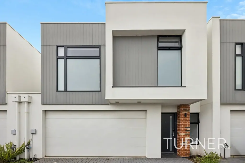 Paradise 3chambre Low-Maintenance and Stylish Living in a Superb Location!