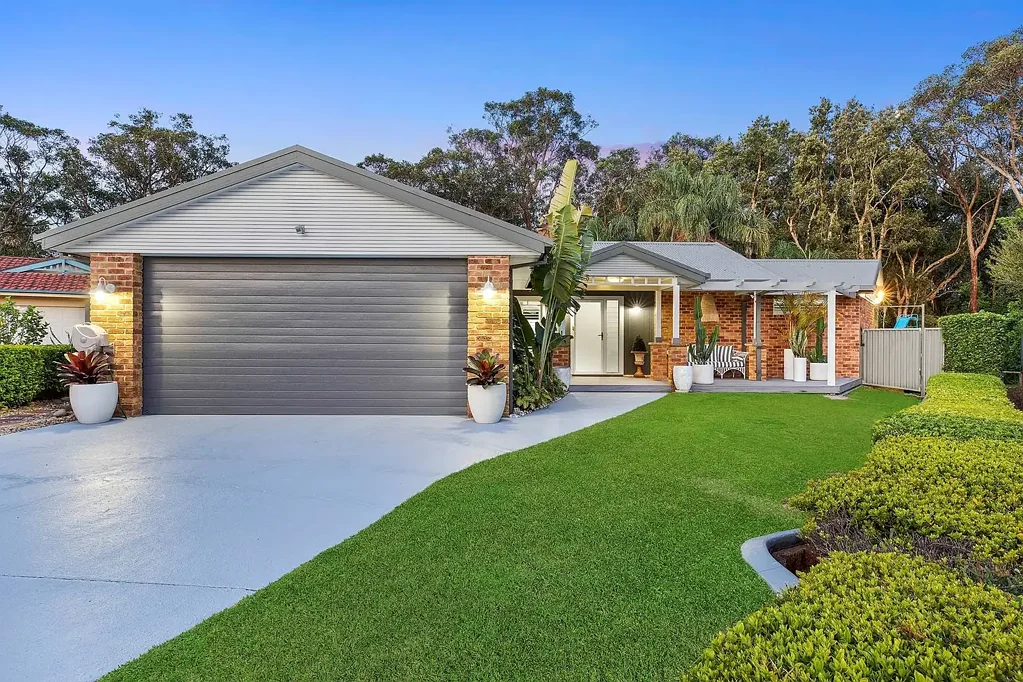 Shelly Beach 4 Bedroom Private coastal retreat with sunny north aspect and self-contained