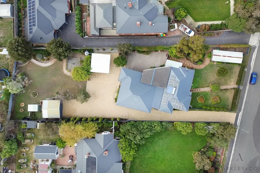 Lindisfarne 4房  Space, Style & Entertaining on an Expansive 1755m² Allotment