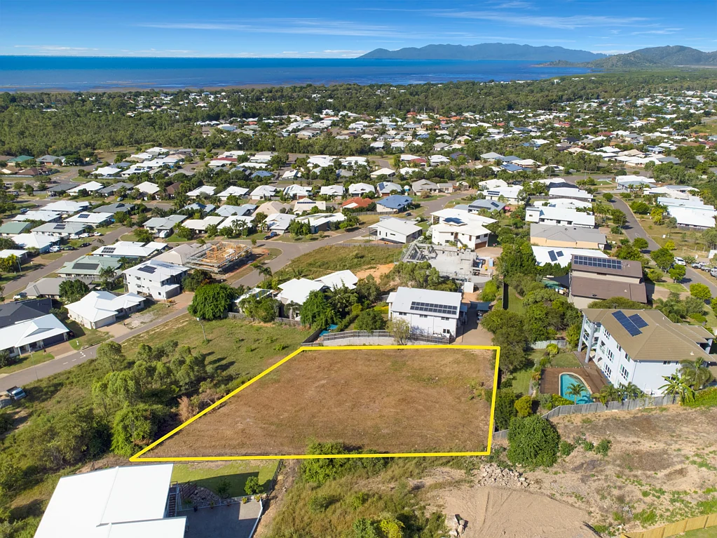 Bushland Beach Private 1900m2